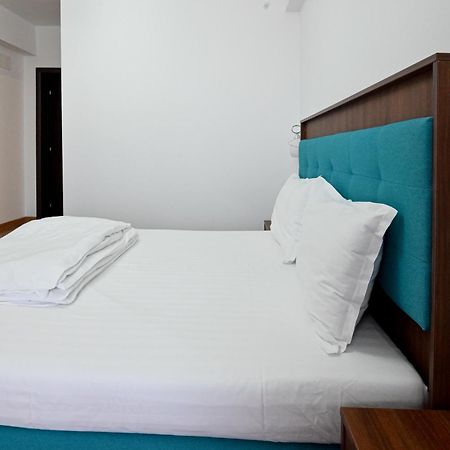 Helios Hotel Сулина Екстериор снимка