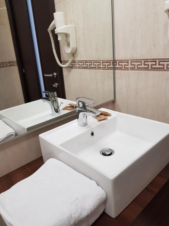 Helios Hotel Сулина Екстериор снимка