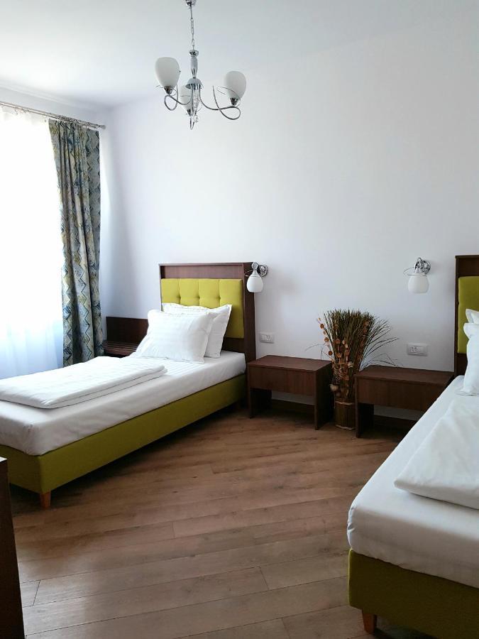 Helios Hotel Сулина Екстериор снимка
