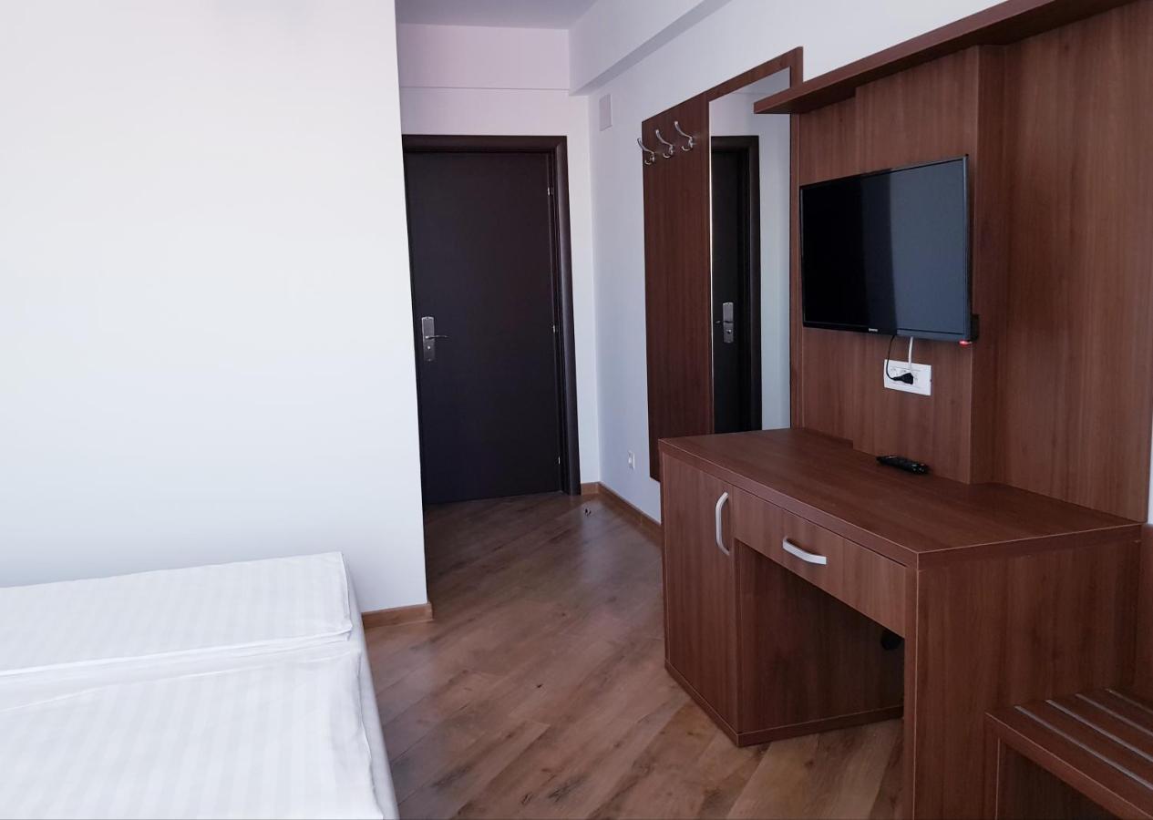 Helios Hotel Сулина Екстериор снимка