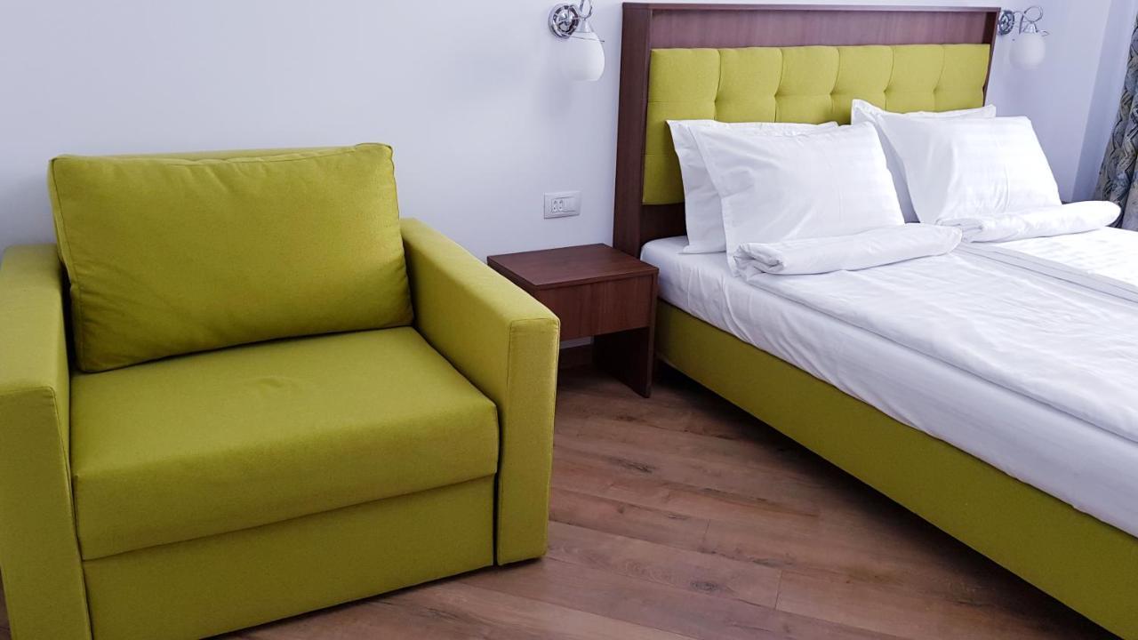 Helios Hotel Сулина Екстериор снимка