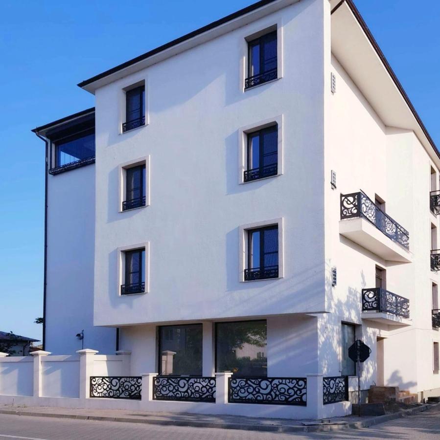 Helios Hotel Сулина Екстериор снимка