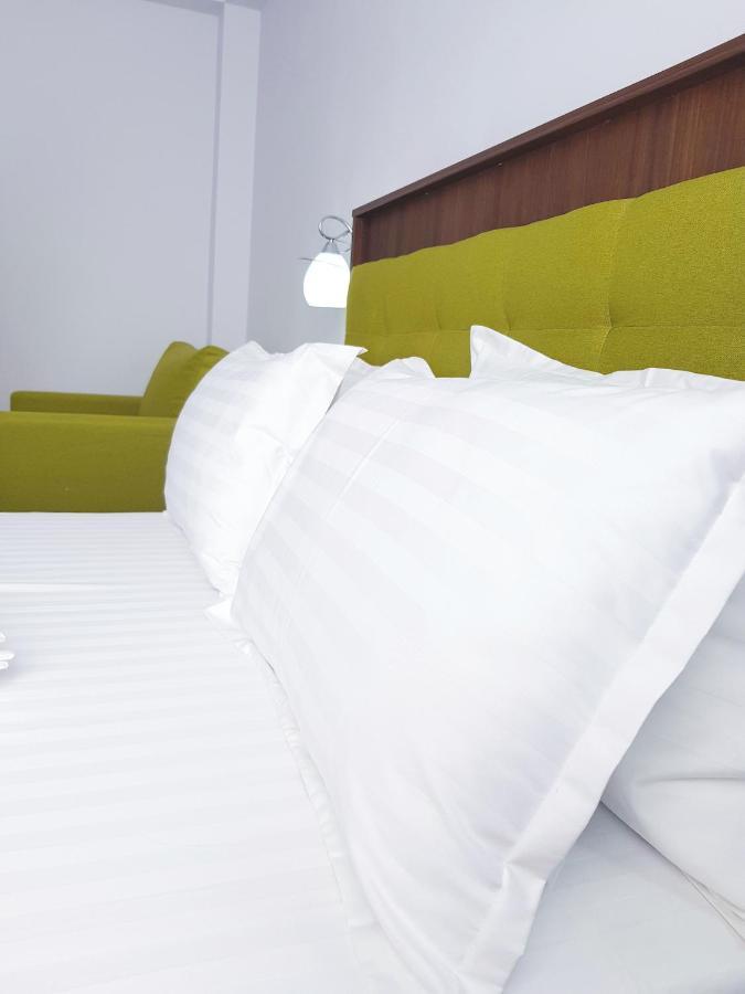 Helios Hotel Сулина Екстериор снимка