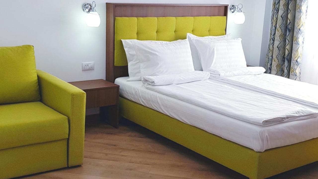 Helios Hotel Сулина Екстериор снимка
