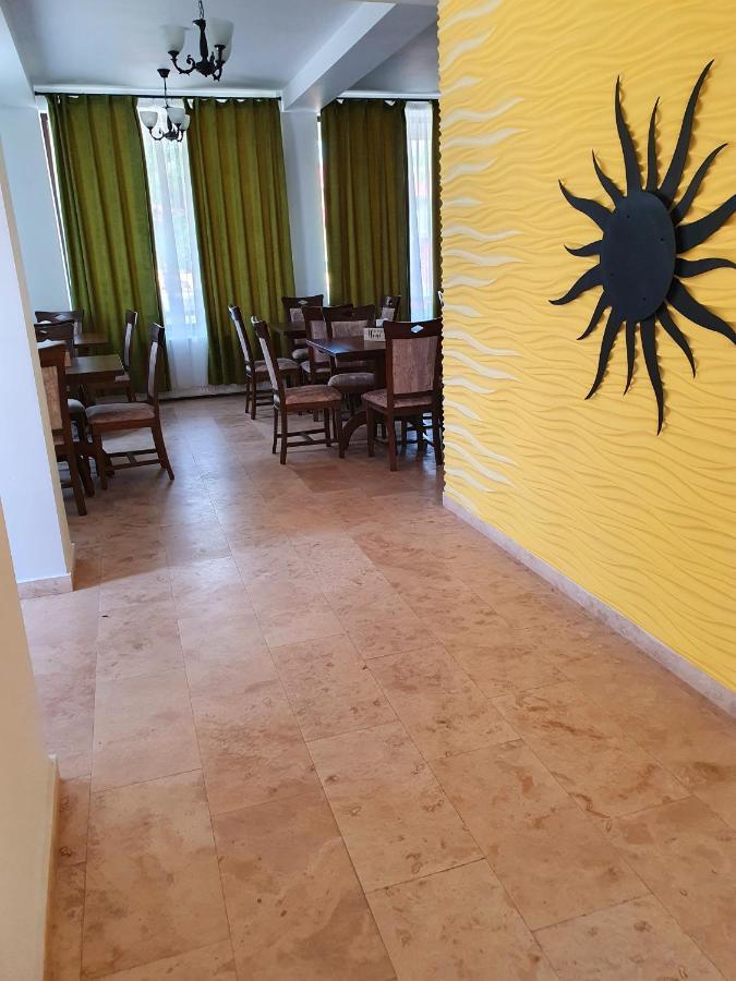 Helios Hotel Сулина Екстериор снимка