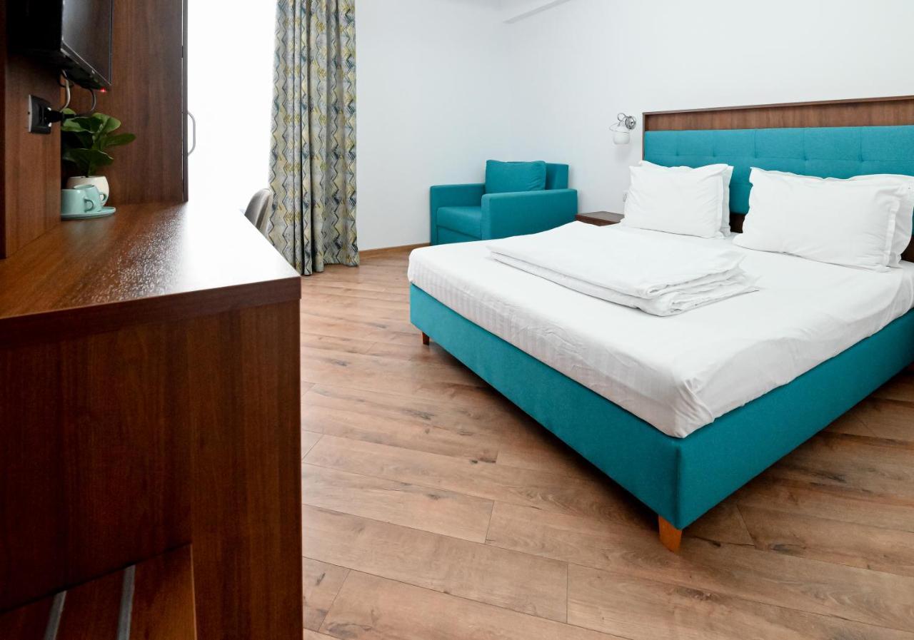 Helios Hotel Сулина Екстериор снимка