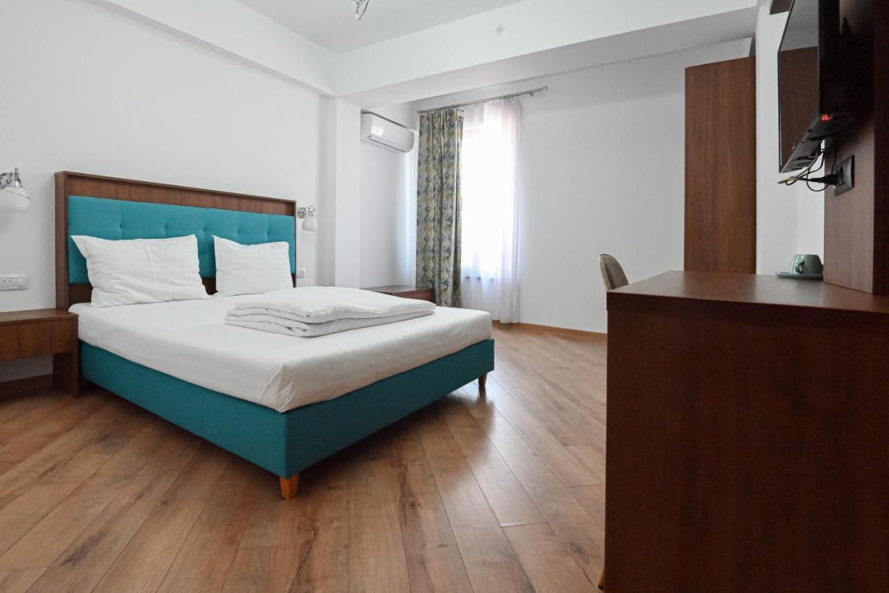 Helios Hotel Сулина Екстериор снимка