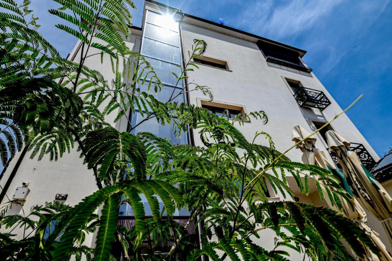 Helios Hotel Сулина Екстериор снимка