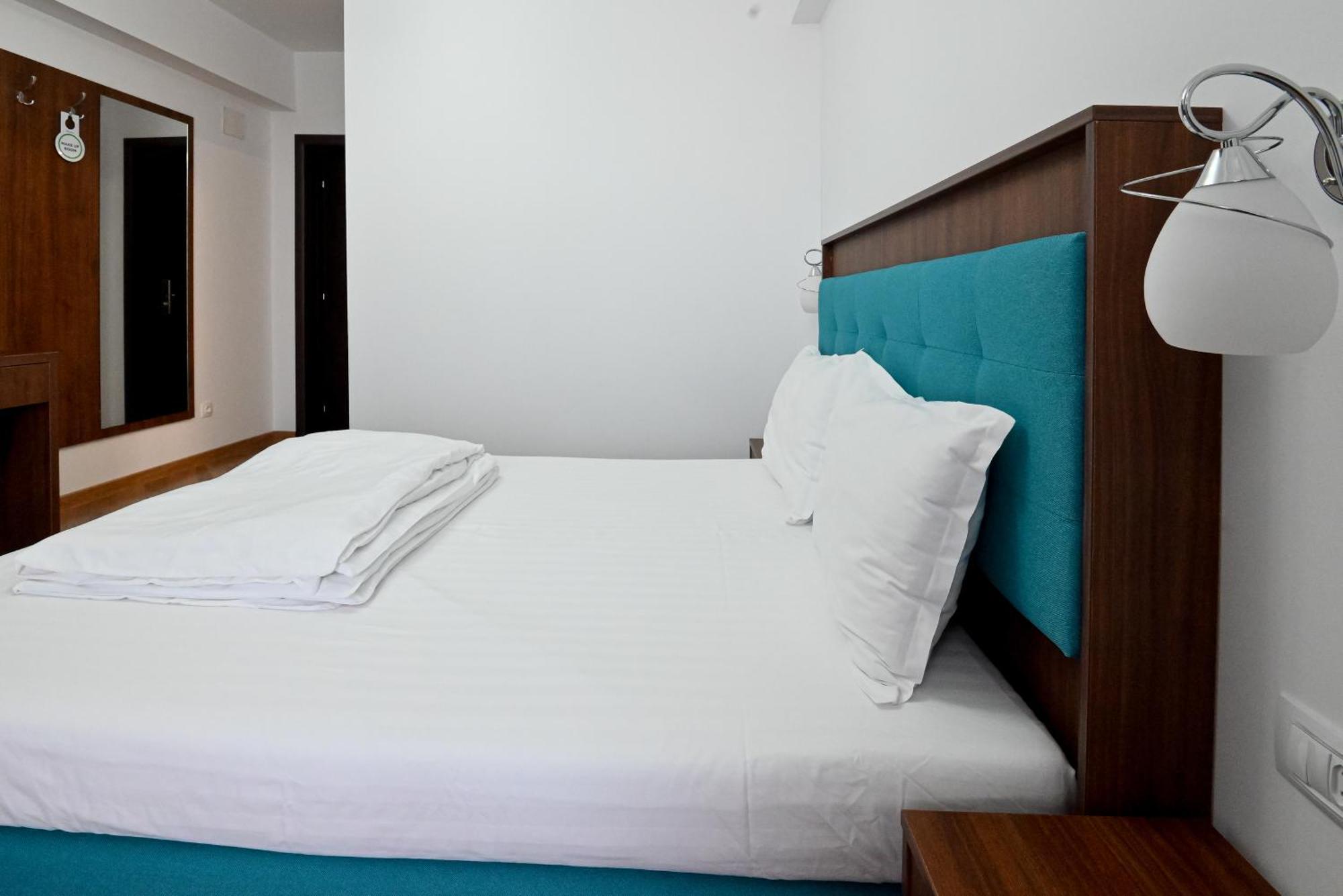 Helios Hotel Сулина Екстериор снимка