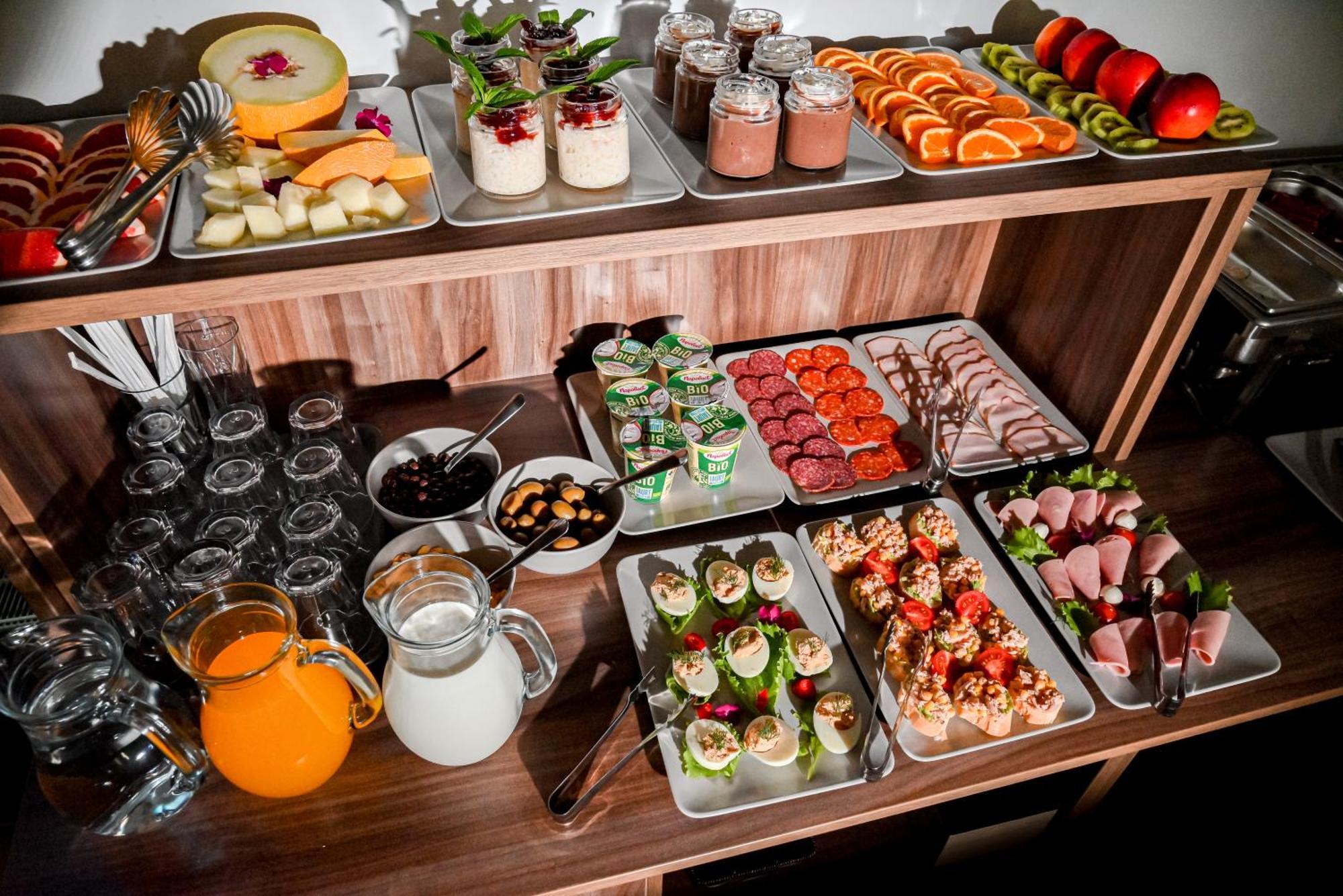 Helios Hotel Сулина Екстериор снимка