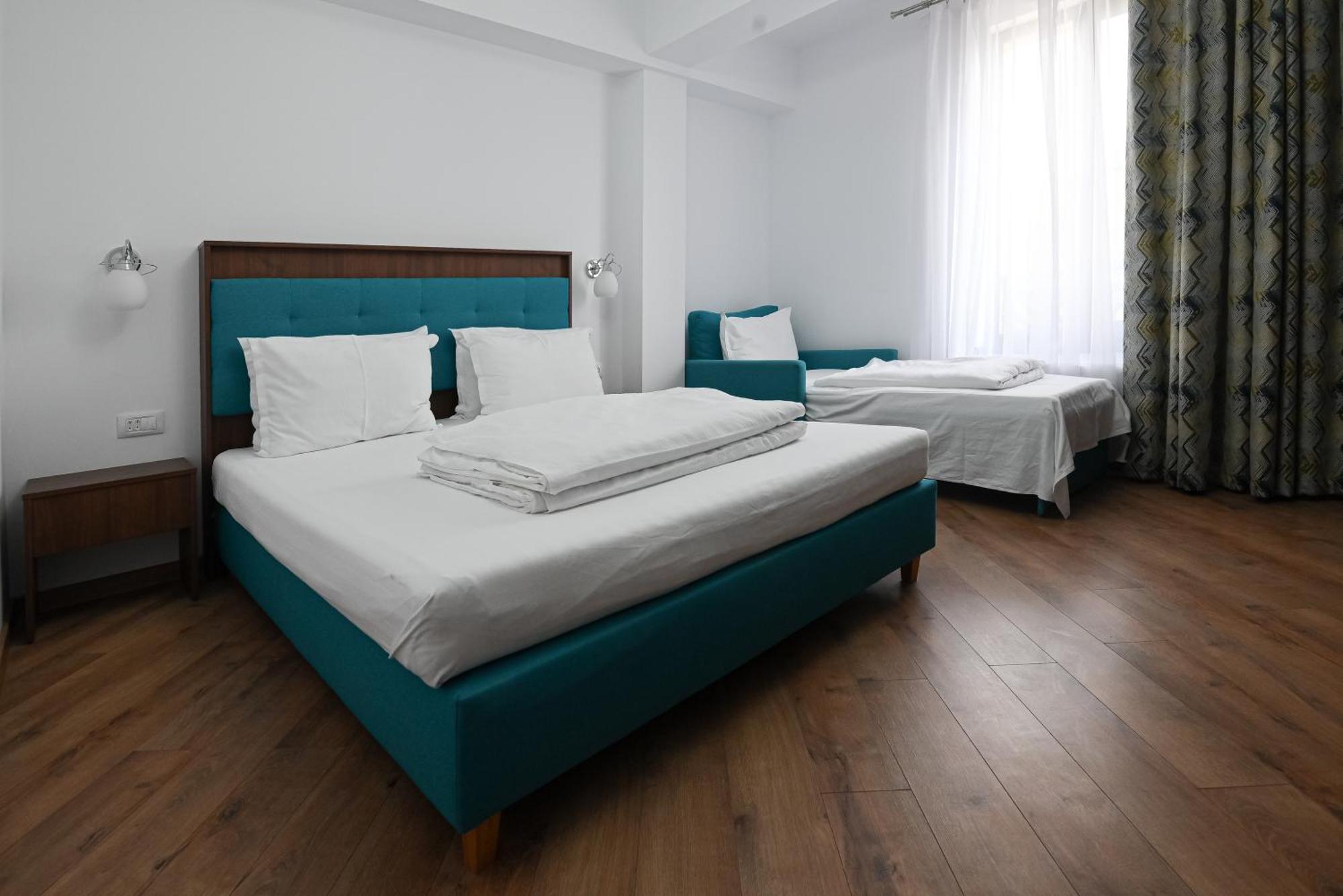 Helios Hotel Сулина Екстериор снимка